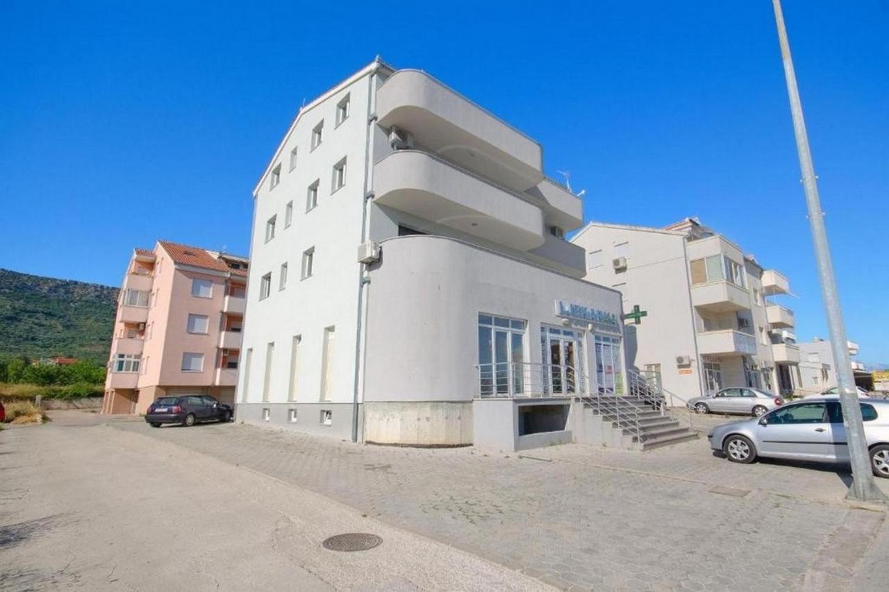 Apartments With A Parking Space Kastel Kambelovac, Kastela - 21372 Exterior photo