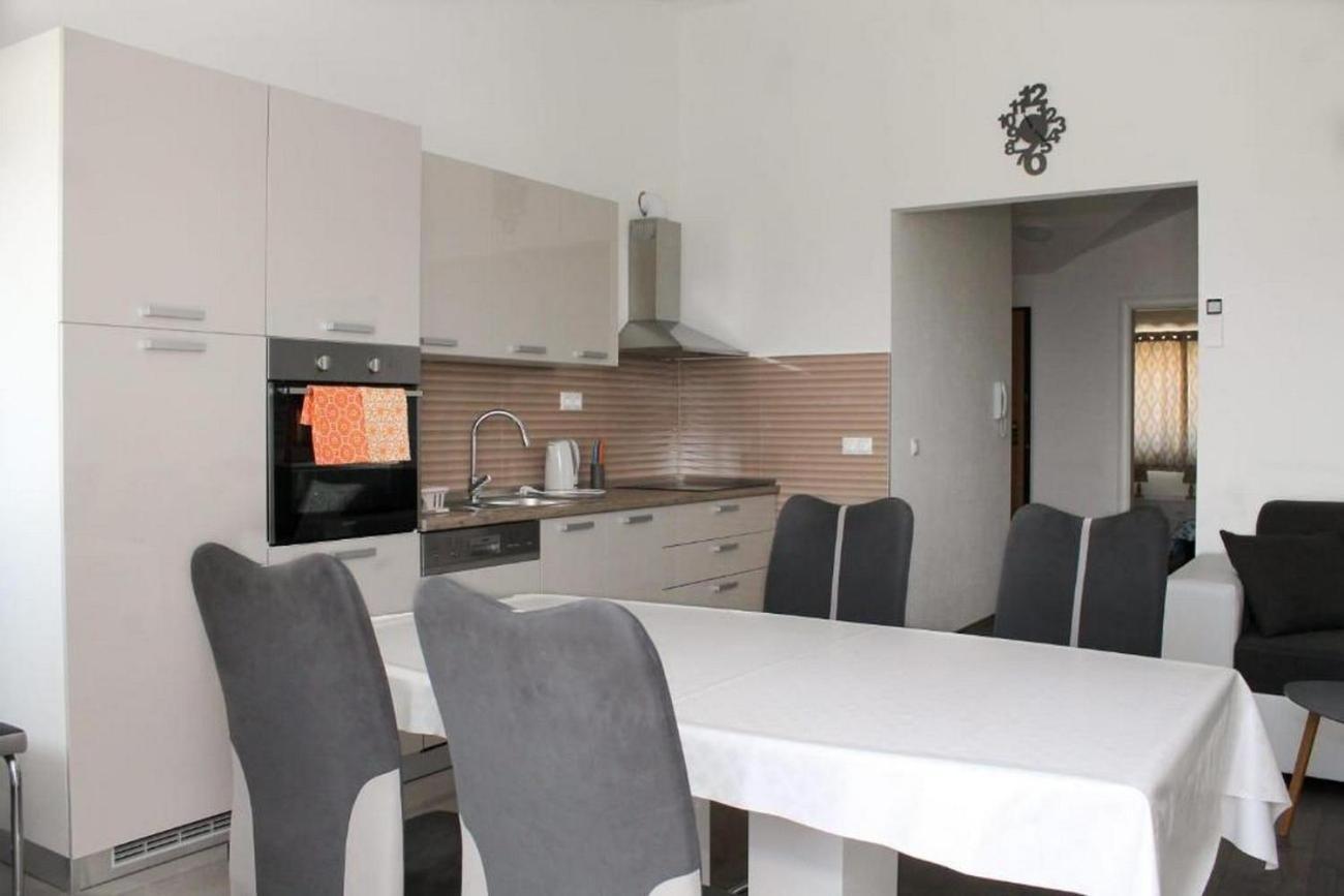 Apartments With A Parking Space Kastel Kambelovac, Kastela - 21372 Room photo