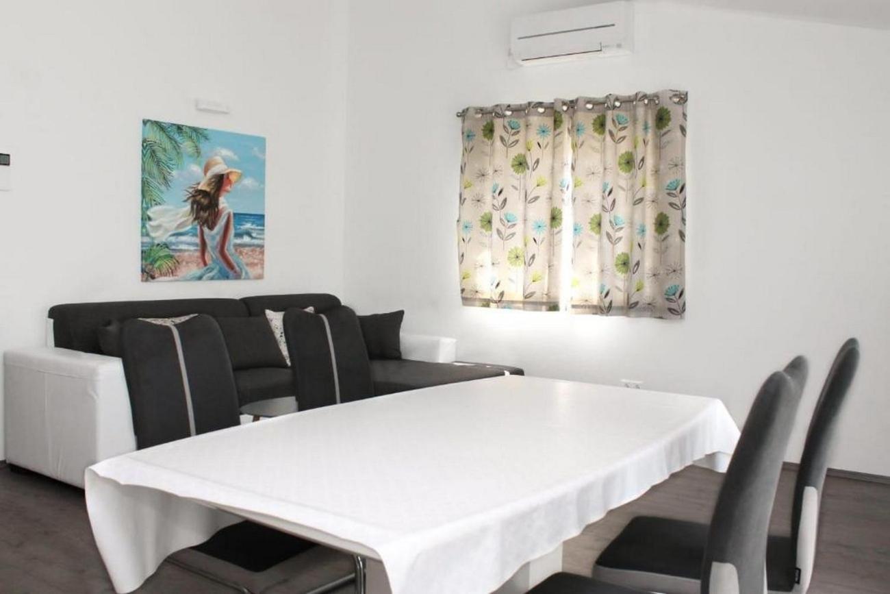 Apartments With A Parking Space Kastel Kambelovac, Kastela - 21372 Room photo